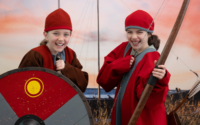 utklädda_vikingar_800x500_foto_Birgit_Walsh.jpg