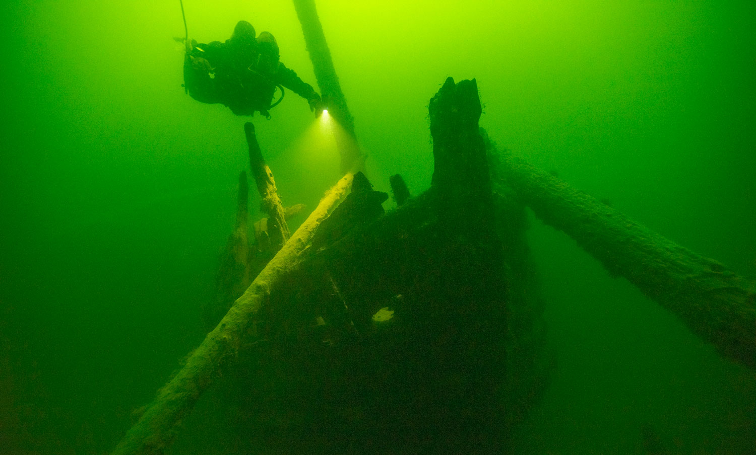 På 30 meters djup norr om Dalarö i Stockholms södra skärgård hittade dykare år 2003 skeppet Bodekull, ett mycket välbevarat vrak från 1600-talet