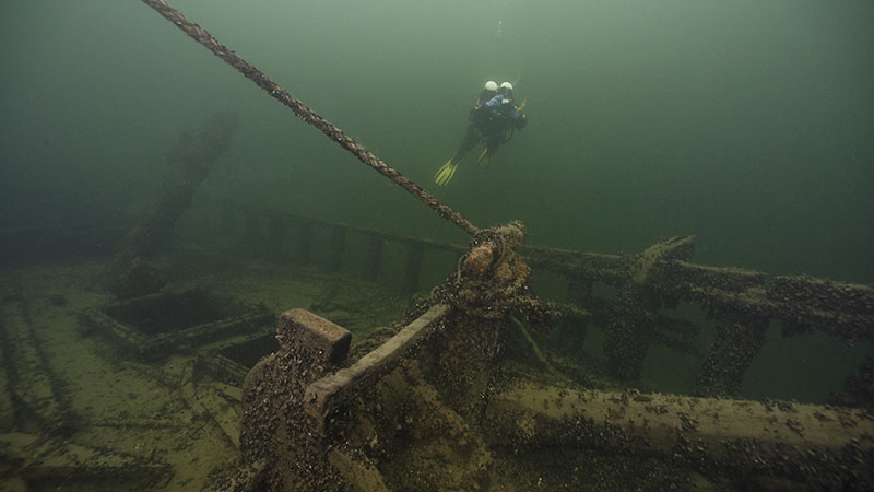Bråspelet på däcket av vraket efter skeppet Hulda.