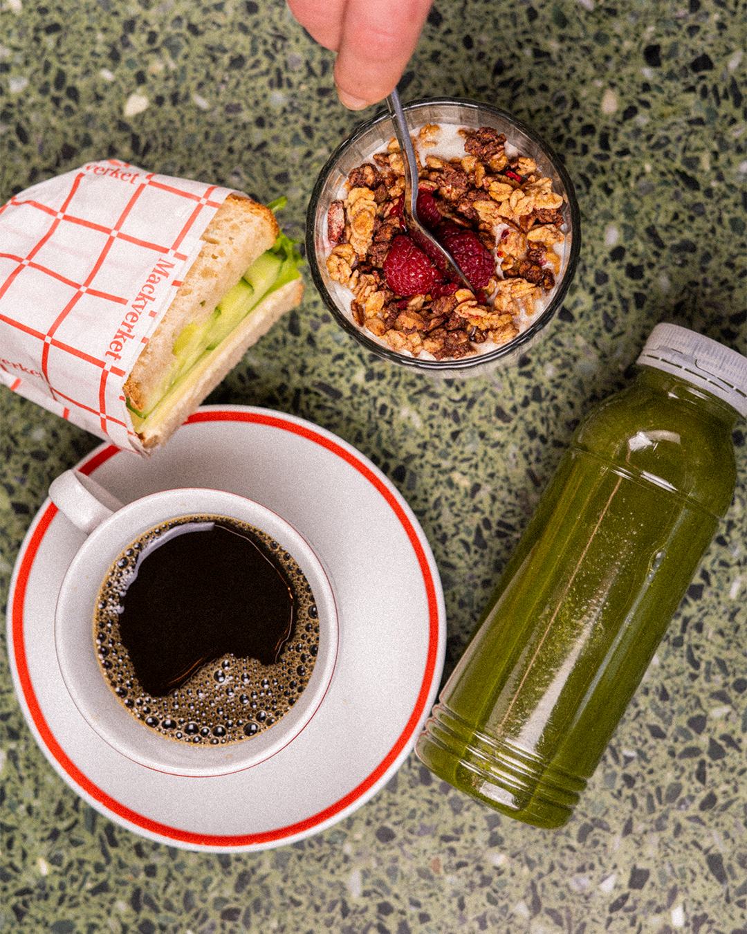 Frukostpaket med kaffe, macka, smoothie