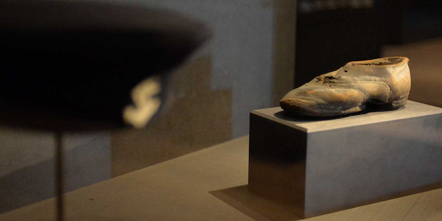 Upphittad skeppsgossesko. Från Marinmuseums utställning Sjöförsvar 500 år. Foto: Mikael Dunker, Marinmuseum/SMTM.