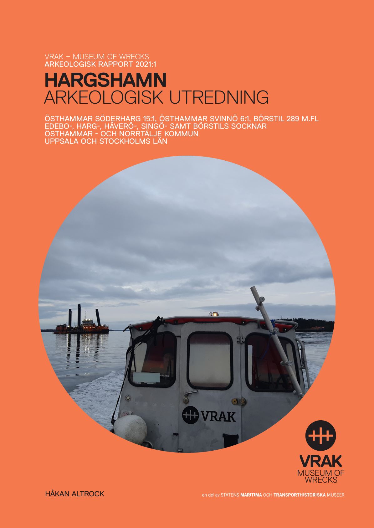 Rapportframsida i orange färg med rund bild i mitten som visar båthytt på havet med isflak. 
