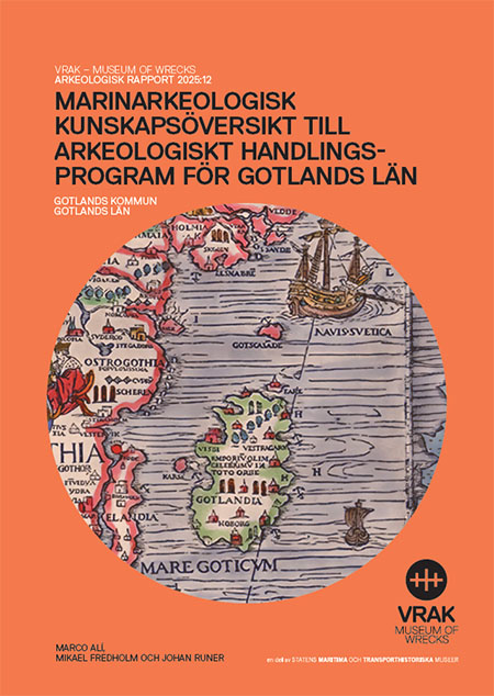 Orange rapport med rund bild i mitten, ett utsnitt av en historisk karta över Östersjökusten med Gotland i mitten. 